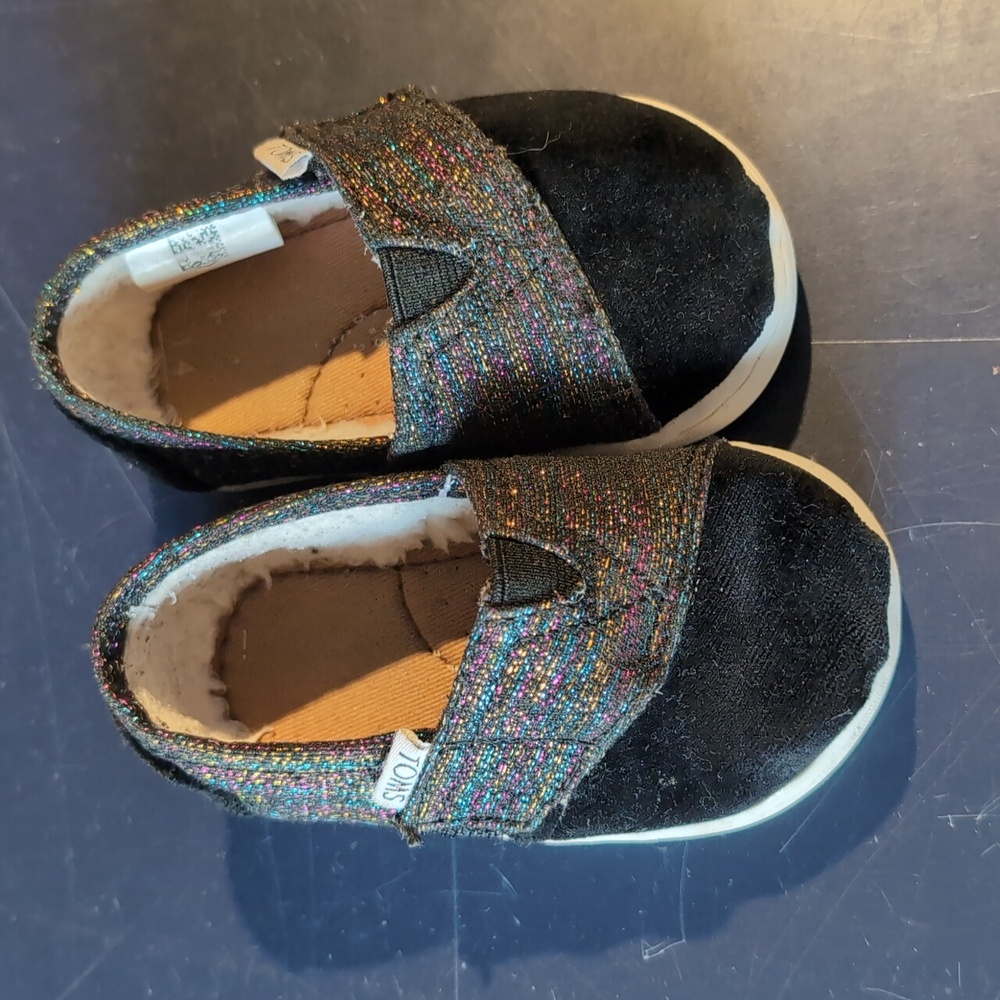 TOMS infant shoes - size 2